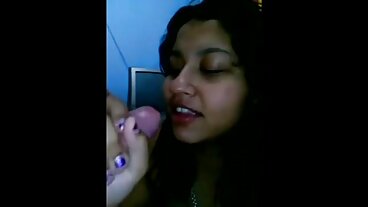 ප්‍රයිවට් වෙතින් ආකර්ශනීය ජෝර්ජි ලයල් සමඟ මුඛ පිපිරුම්