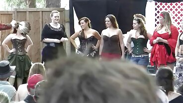 Perv නගරයේ අලංකාර Keira Croft සමඟ Cumshot දර්ශනය
