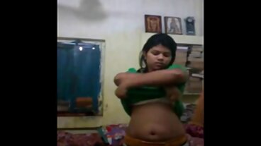 Sis.porn වෙතින් අං Nikki Hill සමග මිෂනාරි smut