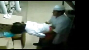 Porn World වෙතින් පරිපූර්ණ ශරීර චිත්‍රපටයක්
