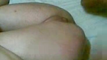 Brazzers වෙතින් උද්යෝගිමත් Ivy Lebelle සමග Handjob කාමුක දර්ශන