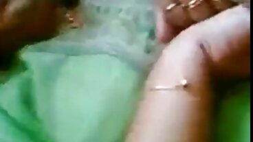 අද රාත්‍රියේ පෙම්වතිය වෙතින් උණුසුම් පෙටා ජෙන්සන් සමඟ චිත්‍රපටයක් ඉදිරිපත් කිරීම