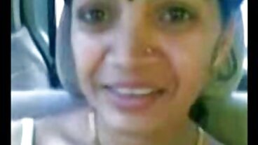 SexArt වෙතින් උණුසුම් Olivia Sin සමඟ ස්ට්‍රිප්පිං බැන්ග්