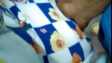 සිත් ඇදගන්නා ජෝජෝ කිස් සහිත අන්තර් වාර්ගික ඉස්කුරුප්පු ඇණ